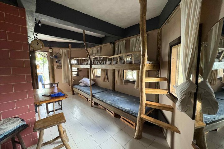 Room 8 of 16
