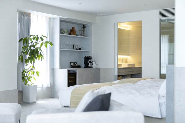 Room 12 of 114
