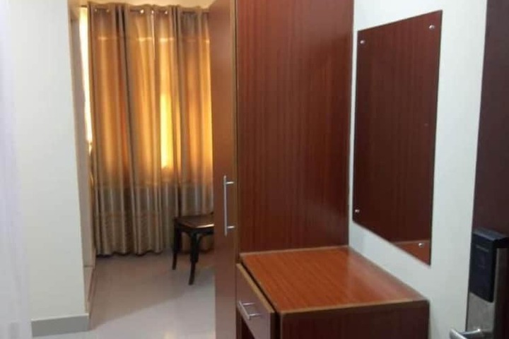 Room 13 of 64