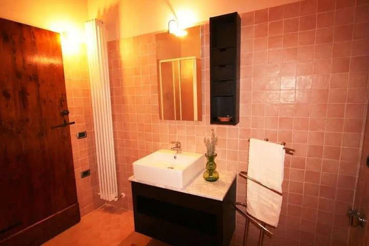 Room 6 of 19