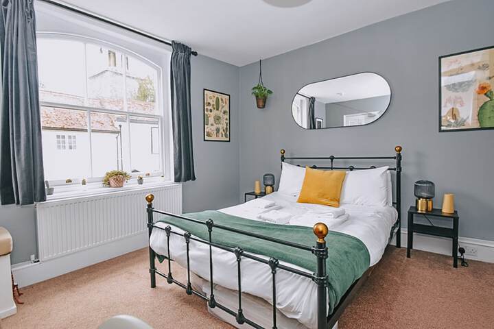Room 10 of 28