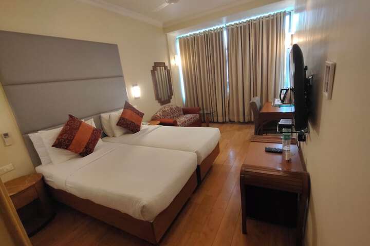 Room 9 of 22