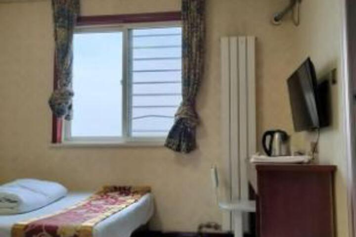Room 7 of 9