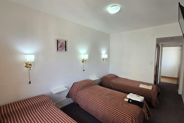 Room 4 of 92