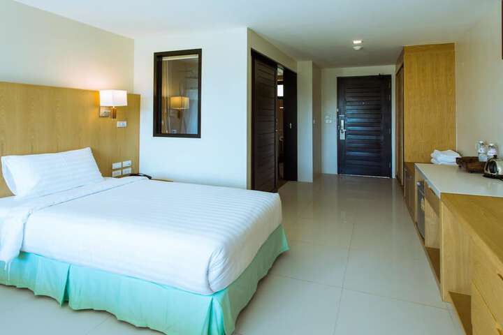 Room 10 of 40