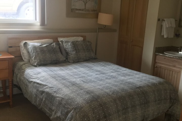 Room 4 of 25
