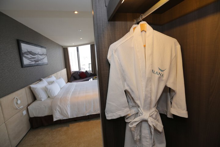 Room 12 of 140