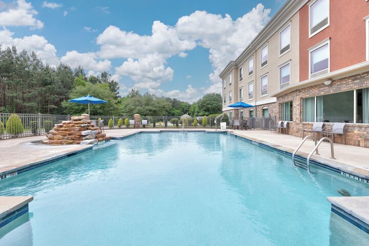 Hotel with Pool
