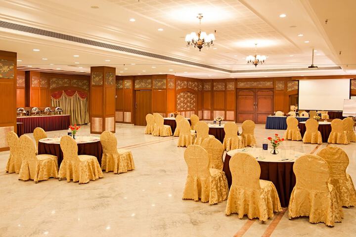 Ballroom/Hall 40 of 44