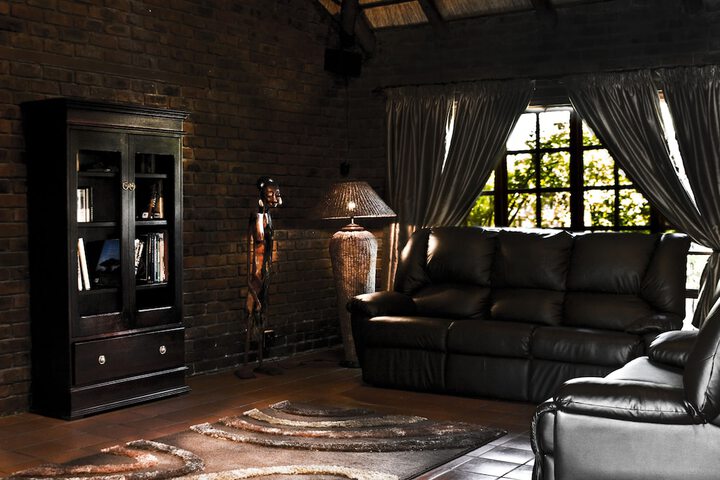 Lounge 68 of 93