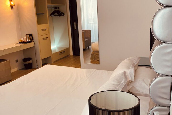 Room 13 of 72