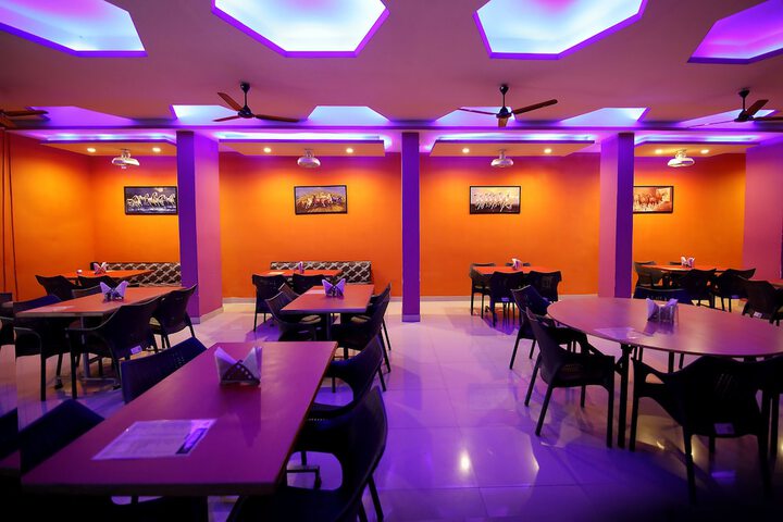 Dining 15 of 21