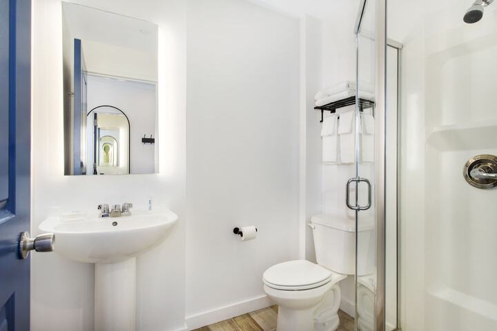 Standard Double Room (13 of 15)