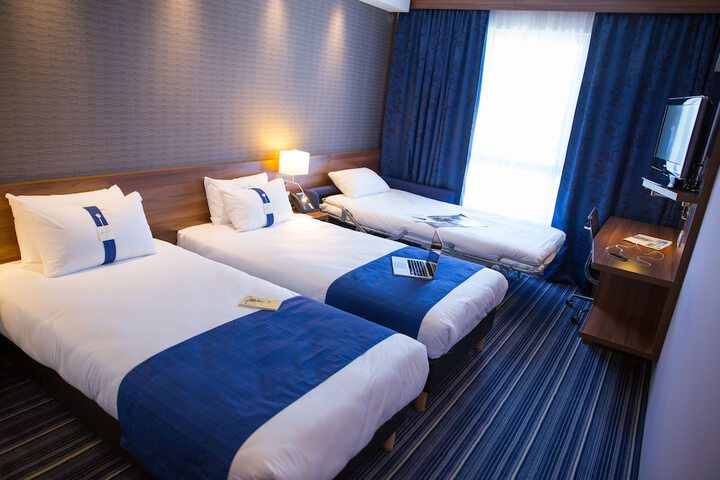 Room 12 of 48