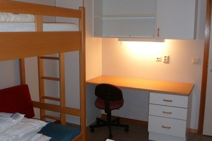 Room 6 of 32