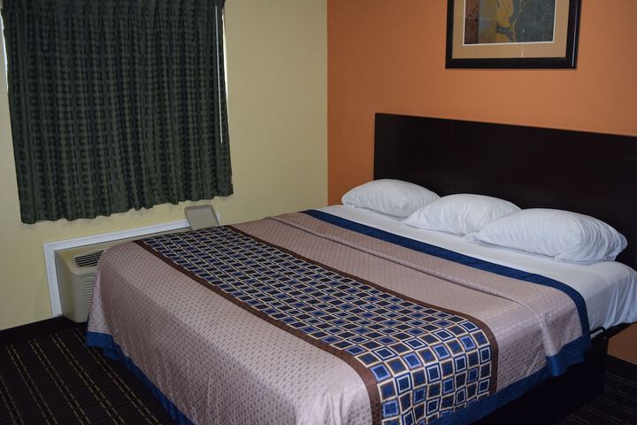 1 Queen Bed (36 of 55)