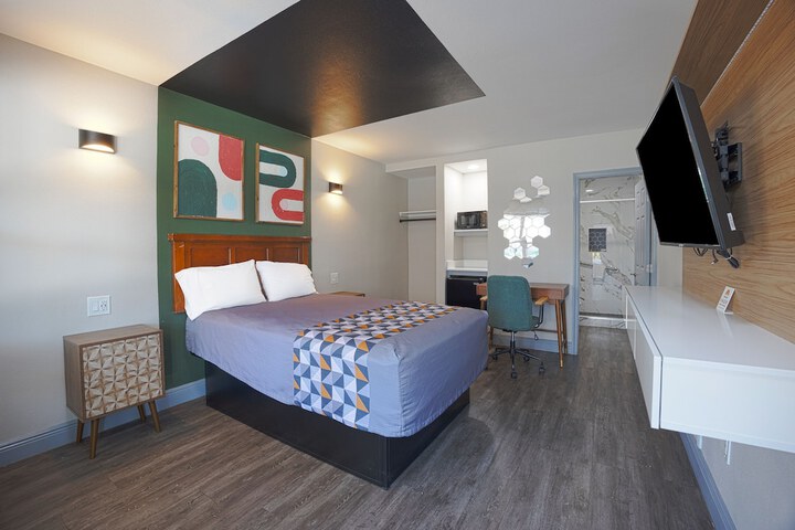 1 King Bed with Kitchenette (49 of 68)