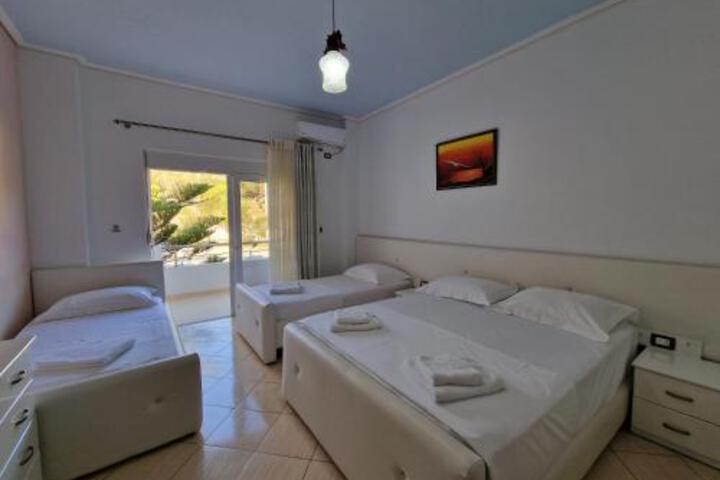 Room 4 of 75