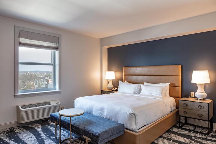 Room 32 of 76