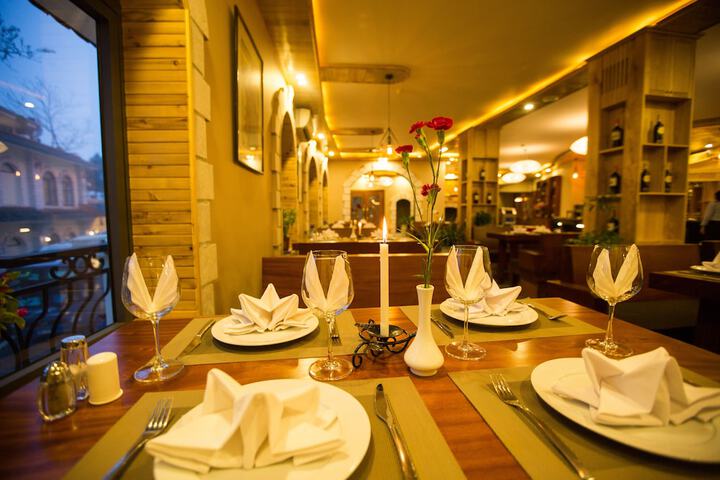 Dining 80 of 122