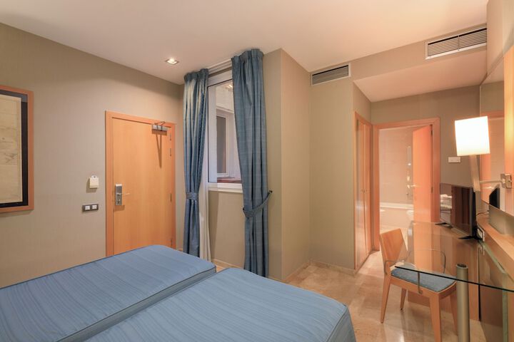 Room 12 of 73