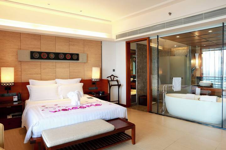 Room 9 of 135