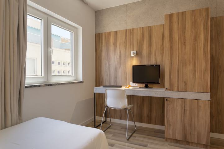 Room 13 of 26