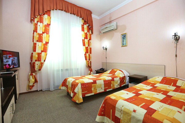 Room 12 of 24