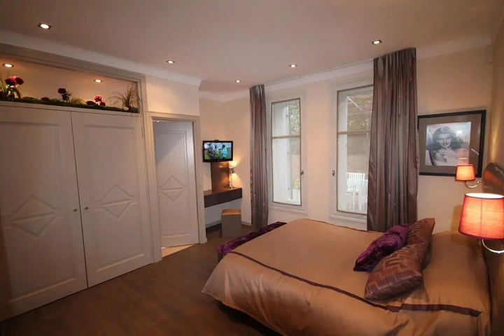 Room 4 of 19