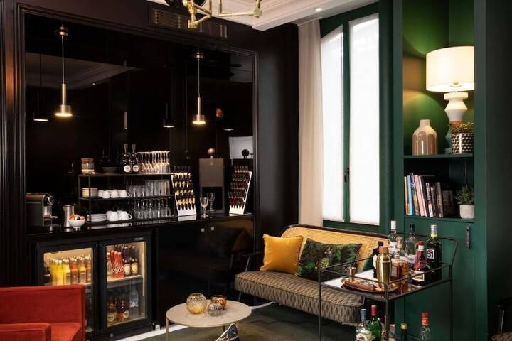 Lounge 49 of 60