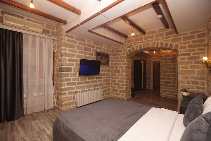 Room 43 of 65