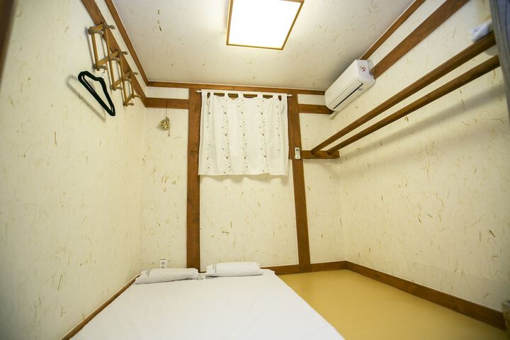 Room 10 of 40