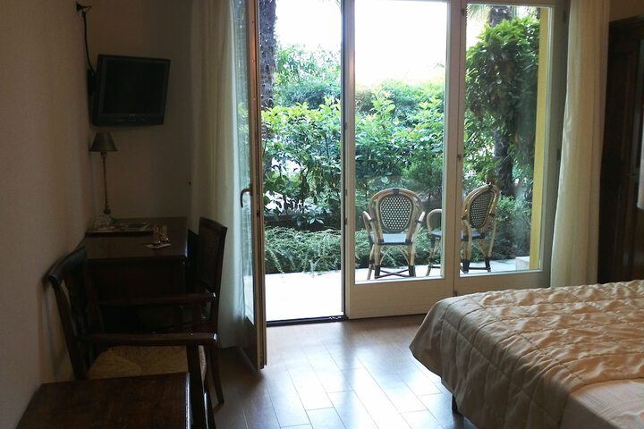 Room 8 of 61
