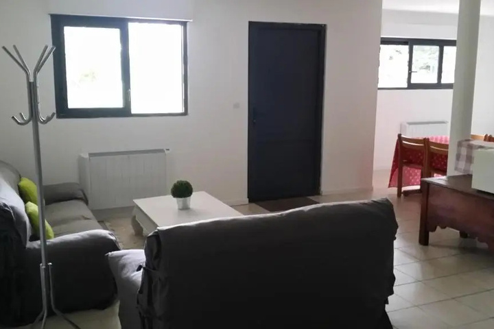 Room 2 of 10