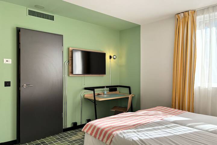Room 8 of 24