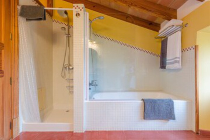 Room 10 of 76