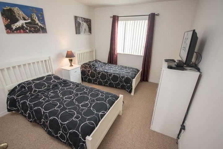Room 6 of 12