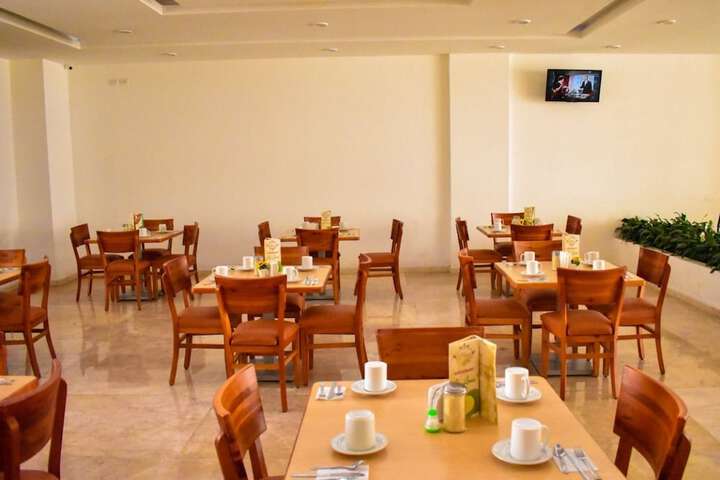 Dining 14 of 27