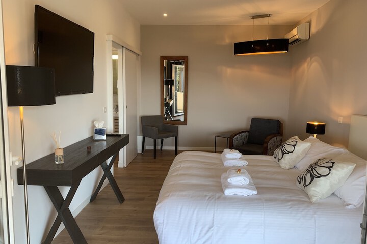Room 2 of 11
