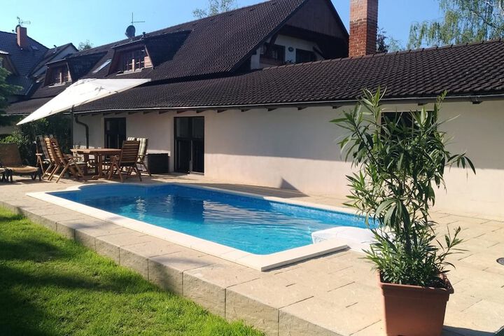 Pool 45 of 67