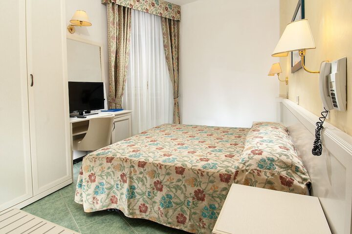 Room 9 of 52
