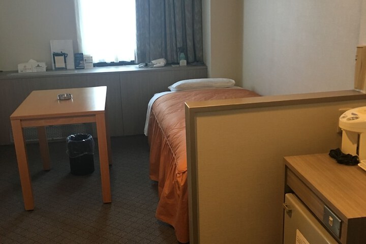 Room 12 of 87