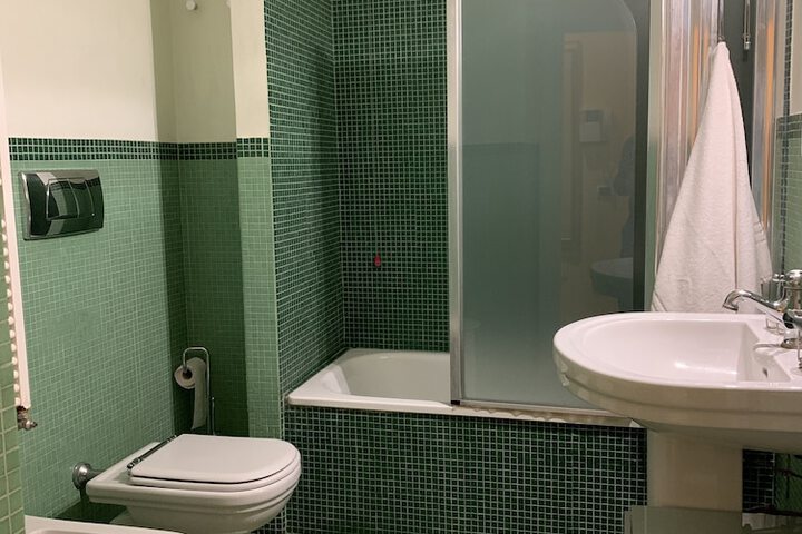 Room 30 of 35