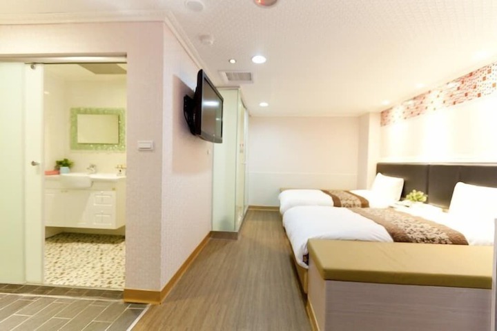 Room 16 of 48