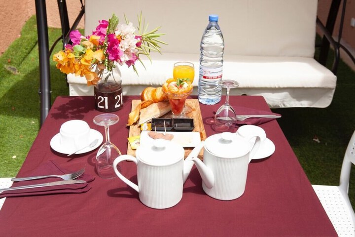 Breakfast/Coffee Service 20 of 30