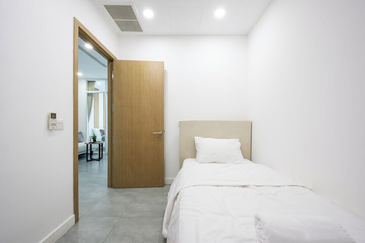 Room 17 of 48
