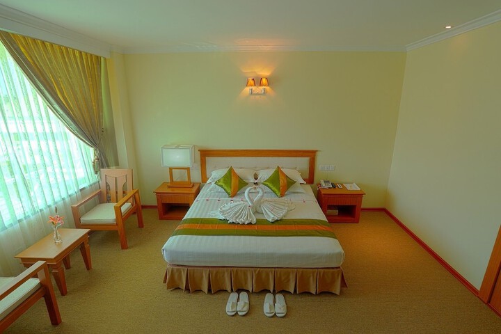 Room 13 of 28