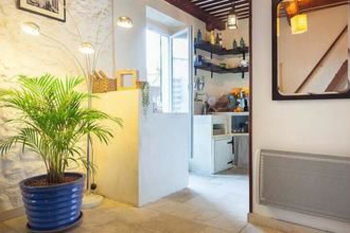 Room 5 of 8