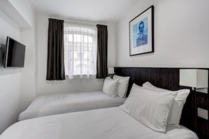 Room 11 of 27