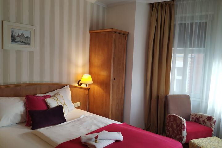 Room 27 of 70